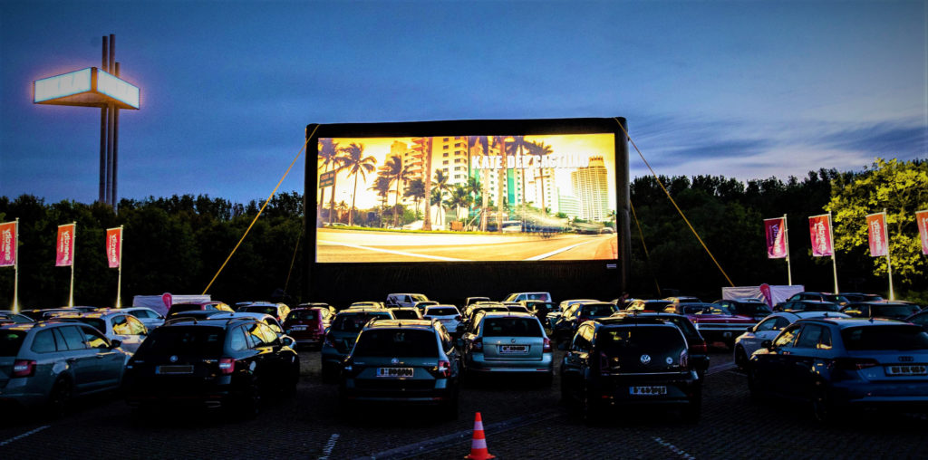 Rent Outdoor Movie Screen - Phoenix Design Group